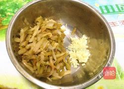 黄金蛋炒榨菜丝的做法图解2