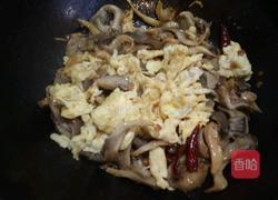 家常蘑菇炒鸡蛋的做法图解15