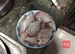 煎赤棕鱼的做法图解1