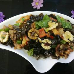 核桃木耳炒肉片的做法[图]