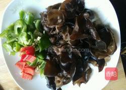 核桃木耳炒肉片的做法图解2