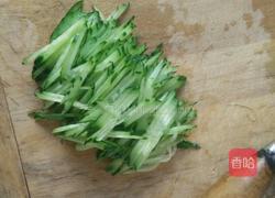 炝拌黄瓜金针菇的做法图解1