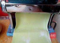 菠菜宽面条的做法图解5