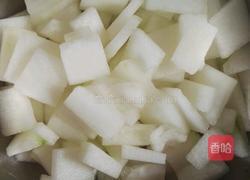 青椒炒冬瓜过年的时候吃太多肉，来一道这样清淡的菜，解解油腻，很不错的。的做法图解2