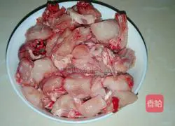 兔子烧红萝卜的做法图解1
