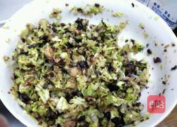 白菜剩扣肉包子的做法图解8