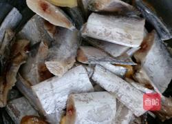 年夜饭菜谱酥焖带鱼的做法图解1