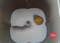 豆沙面包花的做法图解2