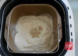豆沙面包花的做法图解3