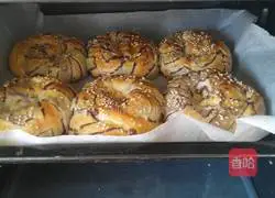 Illustration of how to make bean paste bread flakes 19