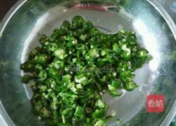 尖椒皮蛋的做法图解2