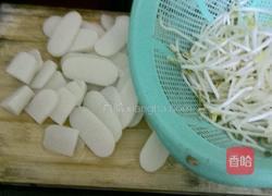 温州腊肉豆芽炒年糕的做法图解1