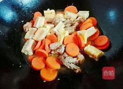 胡萝卜玉米焖排骨的做法图解7