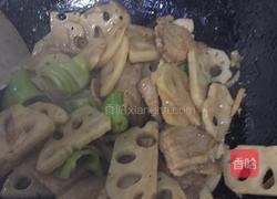莲藕回锅肉的做法图解7