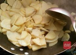 土豆咖喱炒肉的做法图解2