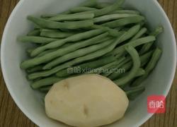 特制排骨炖豆角土豆的做法图解1