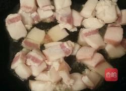 胡萝卜 黑木耳炒肉的做法图解2