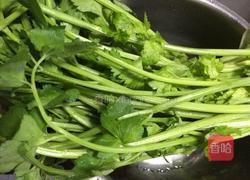 芹菜炒肉丝的做法图解1