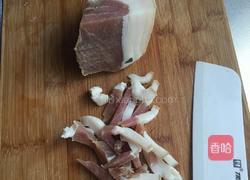 咸肉炒豆角的做法图解1