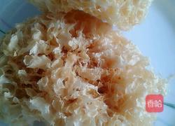 冰糖银耳的做法图解1