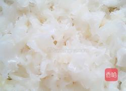 冰糖银耳的做法图解2