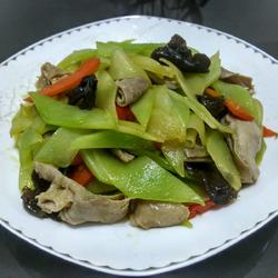 莴苣木耳炒肚片的做法[图]