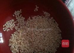 琥珀核桃仁的做法图解2