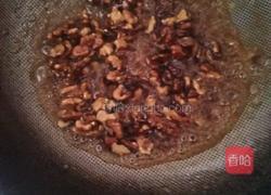 琥珀核桃仁的做法图解4