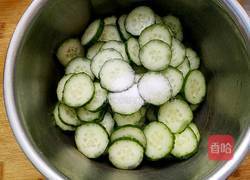 风味小炒黄瓜片的做法图解3