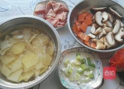 土豆炒香菇肉片的做法图解1