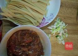 肉丝干豆腐皮的做法图解1