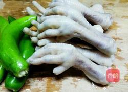 辣椒炒鸡爪的做法图解1