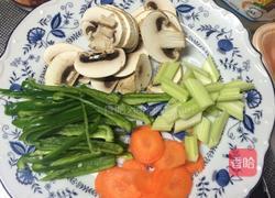 蚝油牛肉的做法图解1