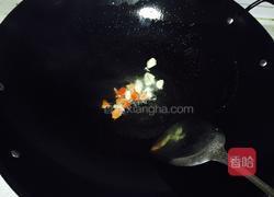 鱼露手撕包菜的做法图解2