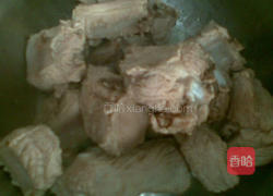 香菇炖排骨的做法图解1