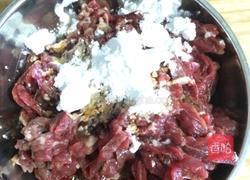 萝卜炒牛肉丝的做法图解1