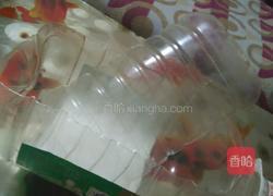 塑料豆油桶栽蒜苗的做法图解2