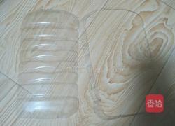 塑料豆油桶栽蒜苗的做法图解3