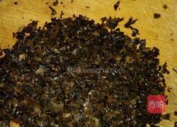 韭菜木耳饺子的做法图解3