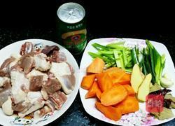 啤酒胡萝卜鸭煲的做法图解1