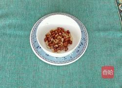 玉米炒松子的做法图解3