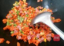 五彩蛋炒饭的做法图解3