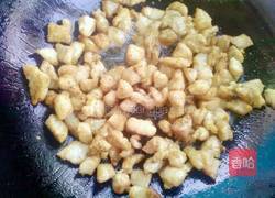 蒜香孜然猪粒的做法图解5