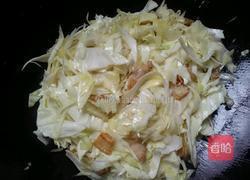 包菜炒肉的做法图解5