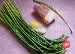 蒜苔肉丝捞面的做法图解1