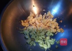 三鲜锅贴的做法图解2