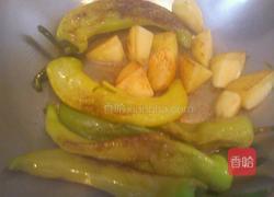 东北呼辣椒土豆的做法图解1