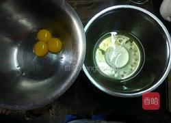 戚风小蛋糕的做法图解1