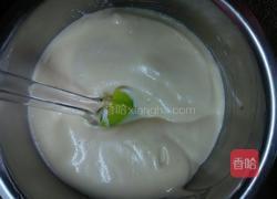 戚风小蛋糕的做法图解6