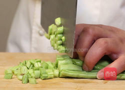橄榄菜肉沫四季豆的做法图解1